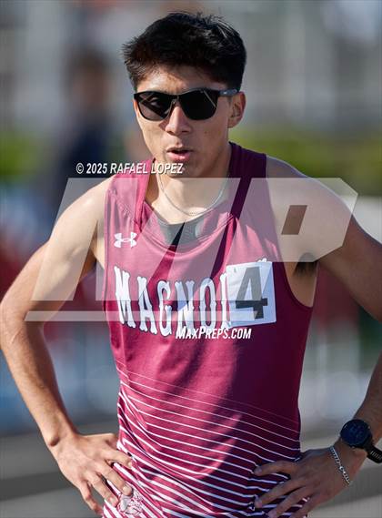 Thumbnail 1 in Dog Pound Invitational (800M) photogallery.