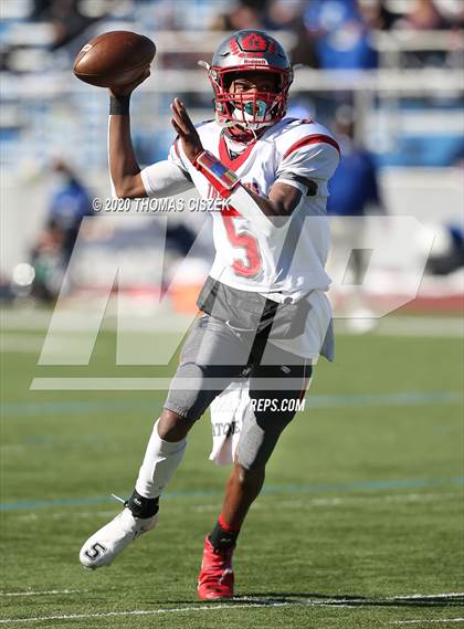 Thumbnail 1 in St. Thomas Aquinas vs Metuchen photogallery.