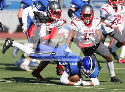 Thumbnail 3 in St. Thomas Aquinas vs Metuchen photogallery.