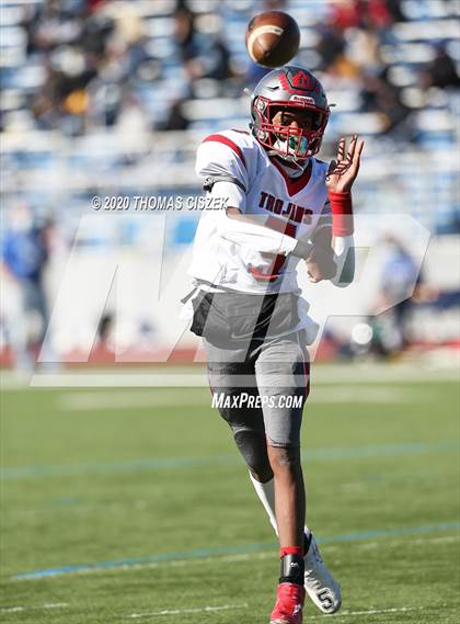 Thumbnail 3 in St. Thomas Aquinas vs Metuchen photogallery.