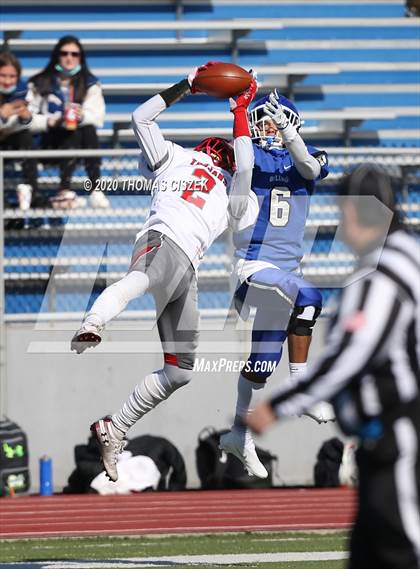 Thumbnail 3 in St. Thomas Aquinas vs Metuchen photogallery.