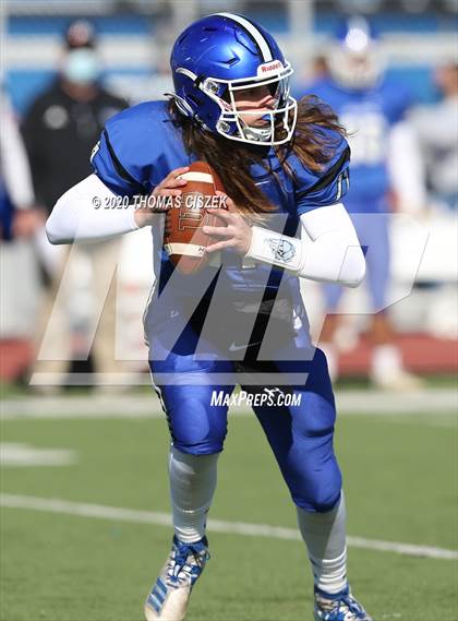 Thumbnail 3 in St. Thomas Aquinas vs Metuchen photogallery.