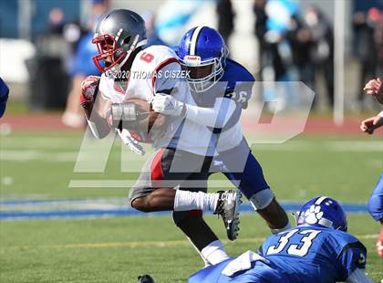 Thumbnail 2 in St. Thomas Aquinas vs Metuchen photogallery.