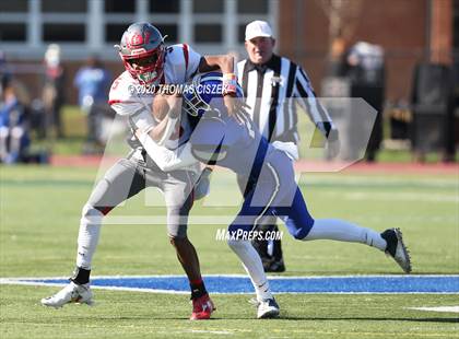 Thumbnail 2 in St. Thomas Aquinas vs Metuchen photogallery.