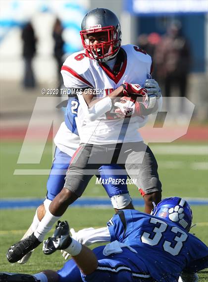 Thumbnail 1 in St. Thomas Aquinas vs Metuchen photogallery.