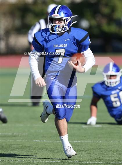 Thumbnail 2 in St. Thomas Aquinas vs Metuchen photogallery.