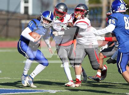 Thumbnail 2 in St. Thomas Aquinas vs Metuchen photogallery.