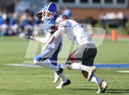 Thumbnail 1 in St. Thomas Aquinas vs Metuchen photogallery.