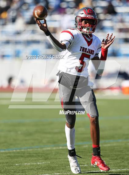 Thumbnail 2 in St. Thomas Aquinas vs Metuchen photogallery.