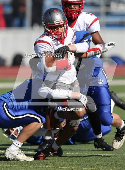Thumbnail 3 in St. Thomas Aquinas vs Metuchen photogallery.