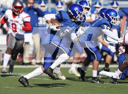 Thumbnail 2 in St. Thomas Aquinas vs Metuchen photogallery.