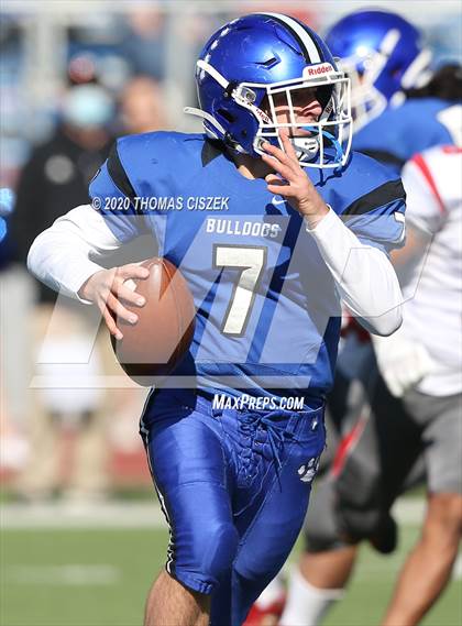 Thumbnail 3 in St. Thomas Aquinas vs Metuchen photogallery.