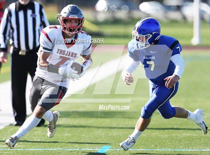 Thumbnail 2 in St. Thomas Aquinas vs Metuchen photogallery.