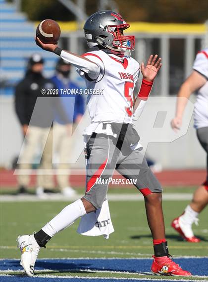 Thumbnail 2 in St. Thomas Aquinas vs Metuchen photogallery.