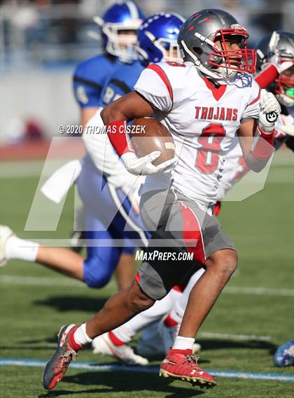 Thumbnail 3 in St. Thomas Aquinas vs Metuchen photogallery.