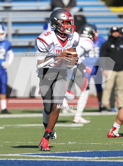 Thumbnail 3 in St. Thomas Aquinas vs Metuchen photogallery.
