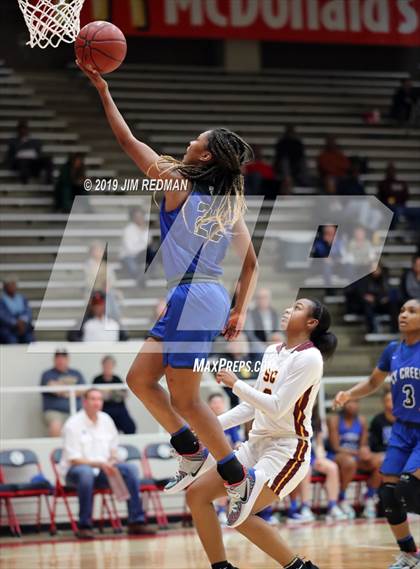 Thumbnail 3 in Summer Creek vs. Cypress Creek (McDonald's Texas invitational) photogallery.