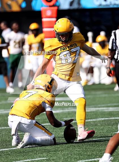 Thumbnail 1 in Myers Park vs. Independence photogallery.