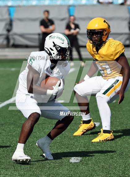 Thumbnail 1 in Myers Park vs. Independence photogallery.