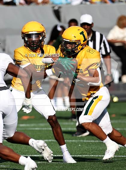 Thumbnail 1 in Myers Park vs. Independence photogallery.