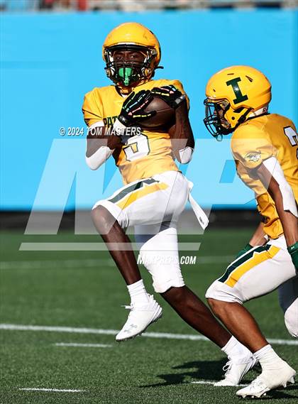 Thumbnail 3 in Myers Park vs. Independence photogallery.