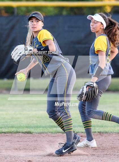Thumbnail 2 in Vanden vs. Benicia (D3 CIF SJS Final Game 2) photogallery.