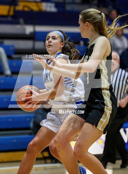 Thumbnail 1 in Evansville Memorial vs. Jasper (Niehause Classic) photogallery.