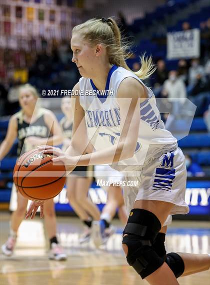 Thumbnail 3 in Evansville Memorial vs. Jasper (Niehause Classic) photogallery.