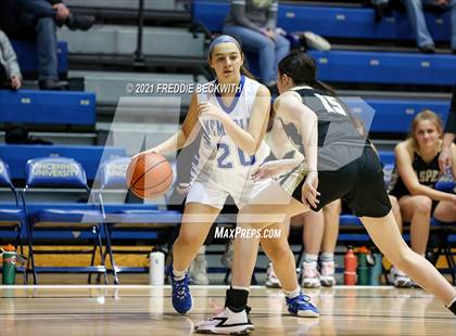 Thumbnail 3 in Evansville Memorial vs. Jasper (Niehause Classic) photogallery.