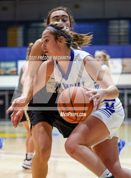 Thumbnail 3 in Evansville Memorial vs. Jasper (Niehause Classic) photogallery.