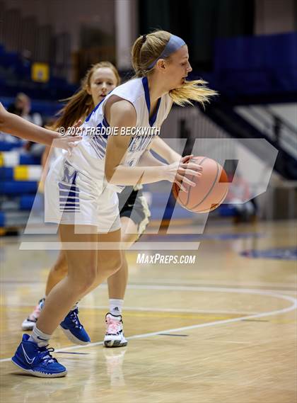 Thumbnail 2 in Evansville Memorial vs. Jasper (Niehause Classic) photogallery.