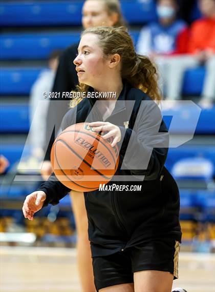 Thumbnail 2 in Evansville Memorial vs. Jasper (Niehause Classic) photogallery.