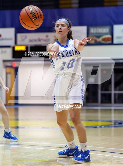 Thumbnail 2 in Evansville Memorial vs. Jasper (Niehause Classic) photogallery.