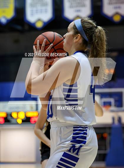 Thumbnail 3 in Evansville Memorial vs. Jasper (Niehause Classic) photogallery.