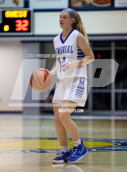 Thumbnail 3 in Evansville Memorial vs. Jasper (Niehause Classic) photogallery.