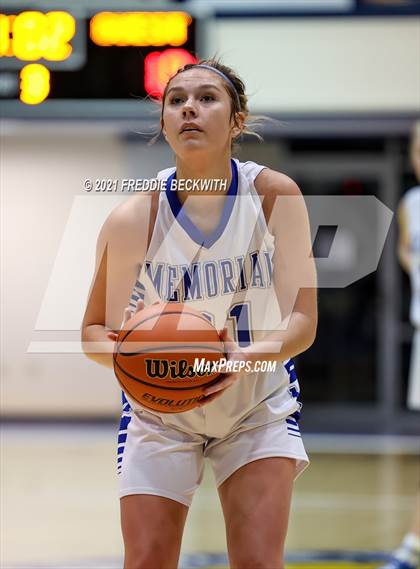 Thumbnail 1 in Evansville Memorial vs. Jasper (Niehause Classic) photogallery.