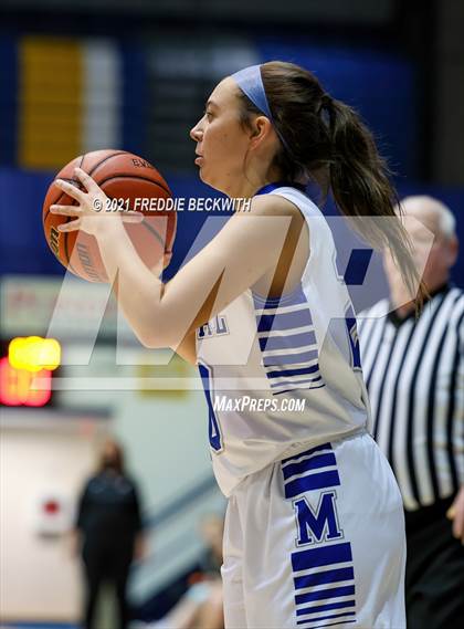 Thumbnail 3 in Evansville Memorial vs. Jasper (Niehause Classic) photogallery.