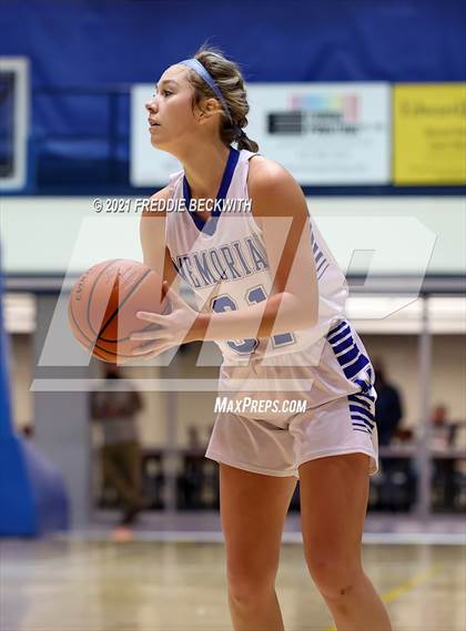 Thumbnail 1 in Evansville Memorial vs. Jasper (Niehause Classic) photogallery.