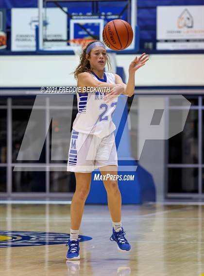 Thumbnail 3 in Evansville Memorial vs. Jasper (Niehause Classic) photogallery.