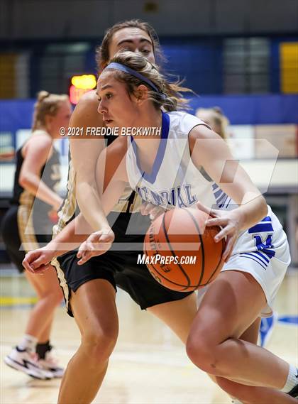 Thumbnail 2 in Evansville Memorial vs. Jasper (Niehause Classic) photogallery.