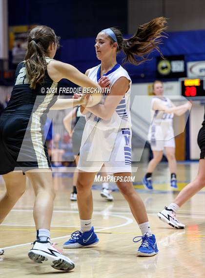 Thumbnail 1 in Evansville Memorial vs. Jasper (Niehause Classic) photogallery.
