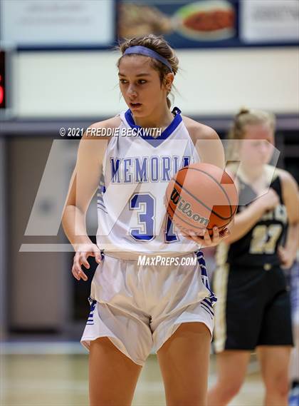 Thumbnail 1 in Evansville Memorial vs. Jasper (Niehause Classic) photogallery.
