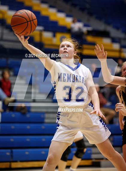 Thumbnail 1 in Evansville Memorial vs. Jasper (Niehause Classic) photogallery.