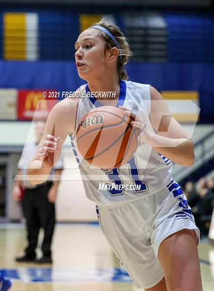 Thumbnail 3 in Evansville Memorial vs. Jasper (Niehause Classic) photogallery.