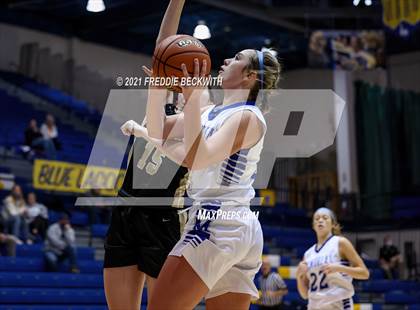 Thumbnail 3 in Evansville Memorial vs. Jasper (Niehause Classic) photogallery.