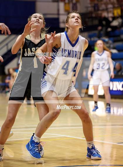 Thumbnail 1 in Evansville Memorial vs. Jasper (Niehause Classic) photogallery.