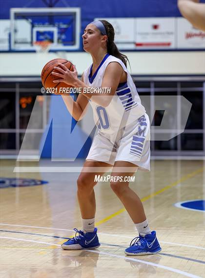Thumbnail 1 in Evansville Memorial vs. Jasper (Niehause Classic) photogallery.