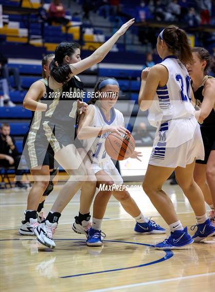 Thumbnail 2 in Evansville Memorial vs. Jasper (Niehause Classic) photogallery.