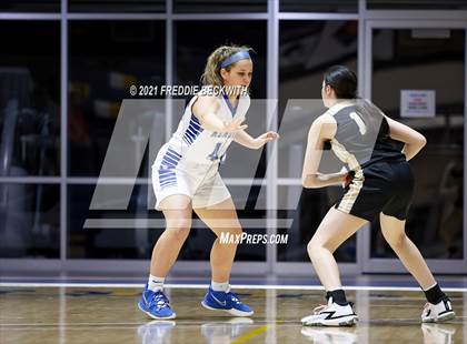 Thumbnail 2 in Evansville Memorial vs. Jasper (Niehause Classic) photogallery.