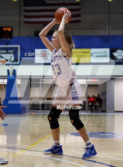 Thumbnail 1 in Evansville Memorial vs. Jasper (Niehause Classic) photogallery.